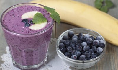 <strong>Fruit smoothie
combining low-fat yoghurt, low-fat milk and seasonal fruit</strong>