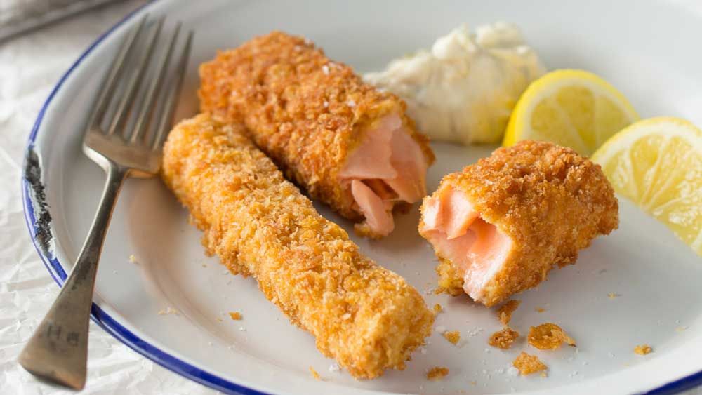 Crunchy baked salmon fish fingers with tartare sauce and sweet potato chips  - 9Kitchen