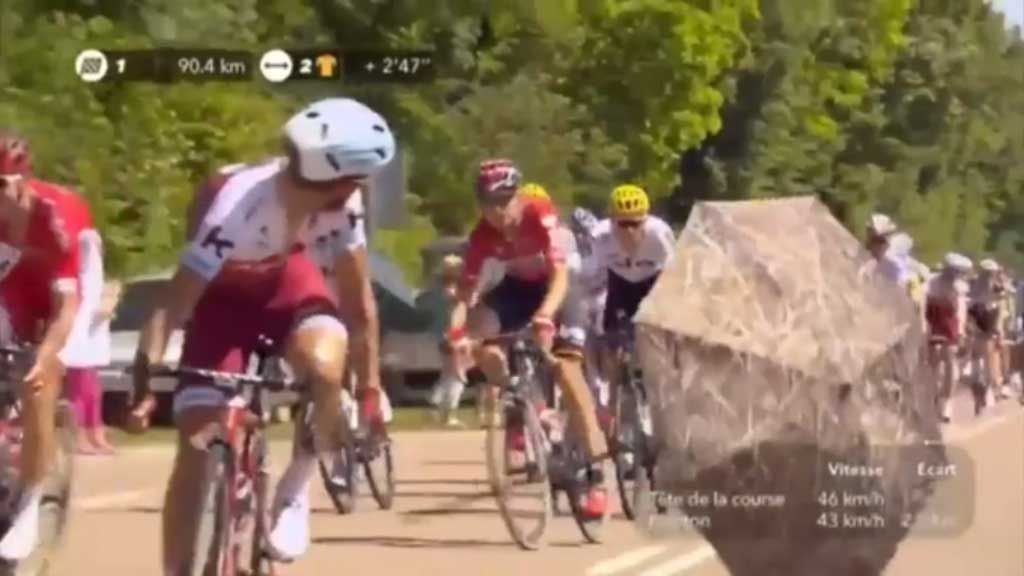 Umbrella nearly causes massive spill at Tour de France