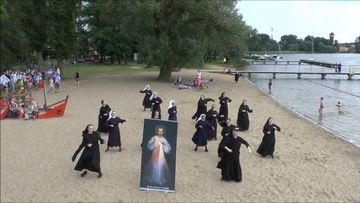 9RAW: Polish nuns perform flash mob dance ahead of World Youth Day