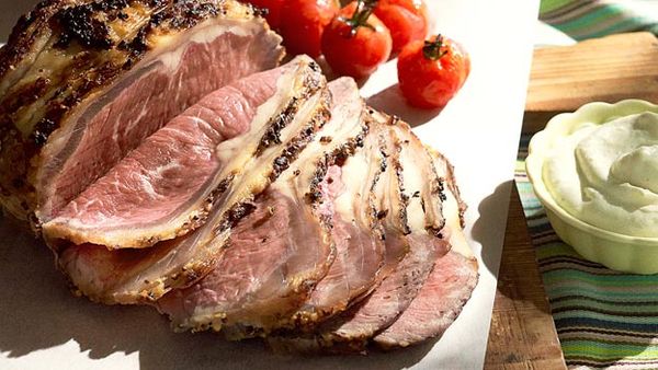 Angus beef loin with cherry tomatoes & horseradish cream