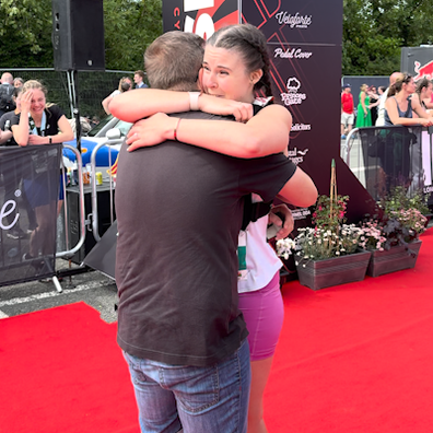 Moment man proposes to girlfriend as she crosses marathon finish line divides social media.