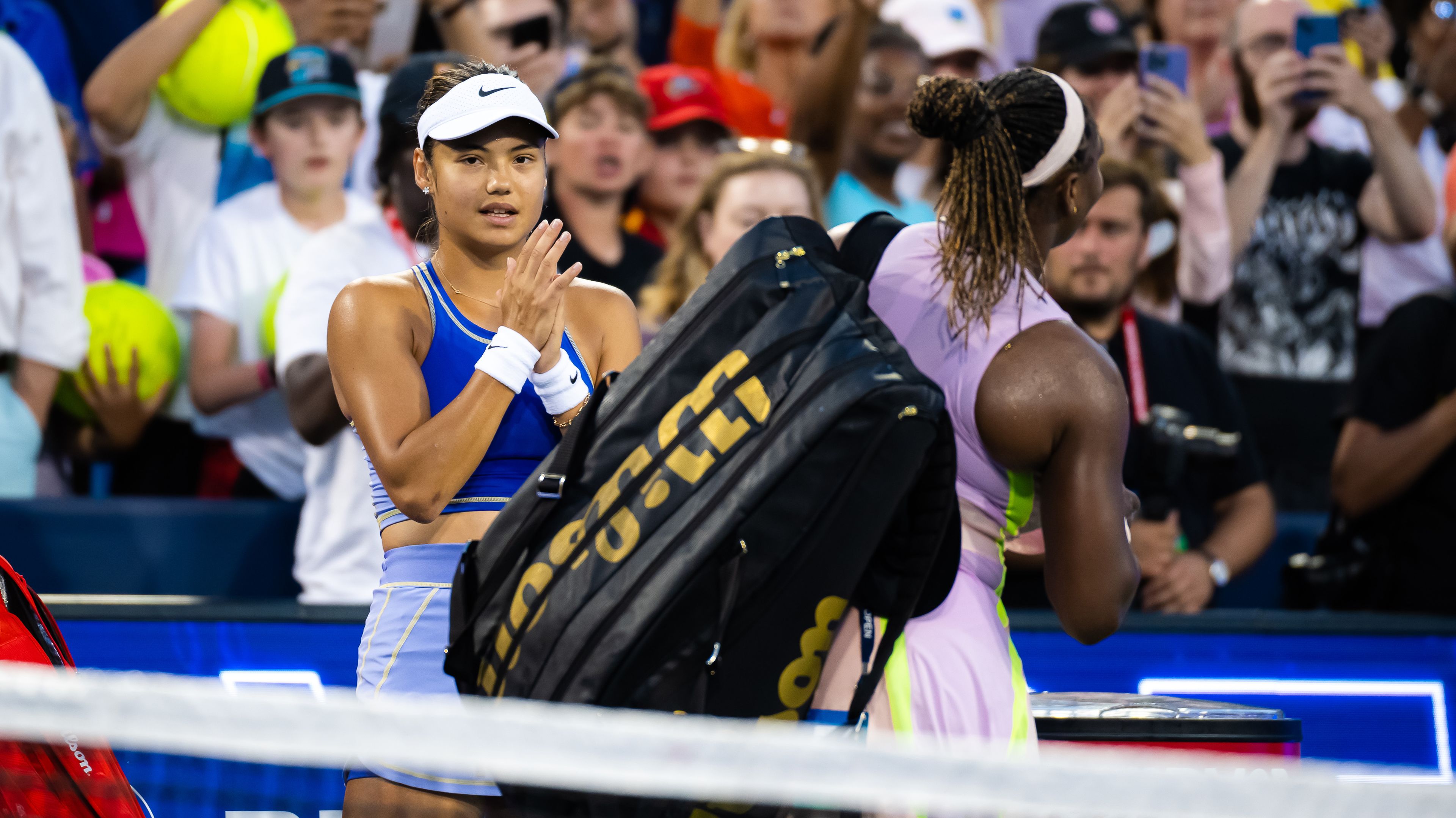 Emma Raducanu applauds Serena Williams as she walks off the court after their match at the Cincinnti Masters. Photo: Robert Prange