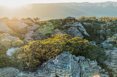 Sun rising over Pantoneys Crown tableland, Capertee Valley in the picturesque Gardens of Stone National Park.