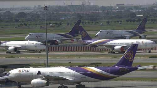 Une photo d'archives d'avions de Thai Airways sur le tarmac de l'aéroport de Suvarnabhumi à Bangkok, en Thaïlande.