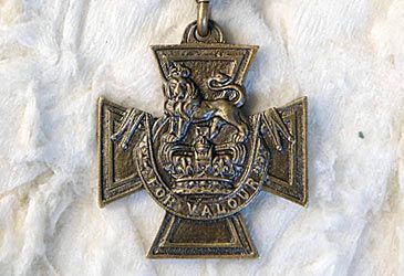 Elizabeth II approved the posthumous awarding of the Victoria Cross to which sailor?