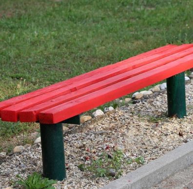 'Buddy Bench' concept us used across schools to encourage kids to form friendships. 