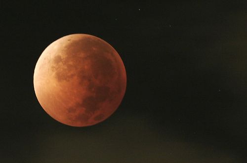 For the first time since 1982, a super-blue-blood moon is expected to fill Australian skies tonight (AAP).