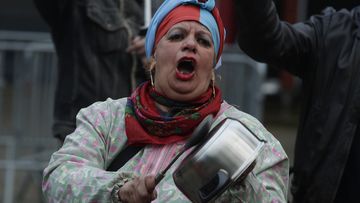 France Protests with pots and pans