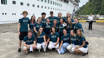 Aussie volunteers stranded in Vanuatu offered lift home on cruise 
