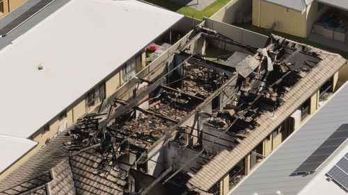 L'incendie a complètement ravagé la propriété au nord de Perth.