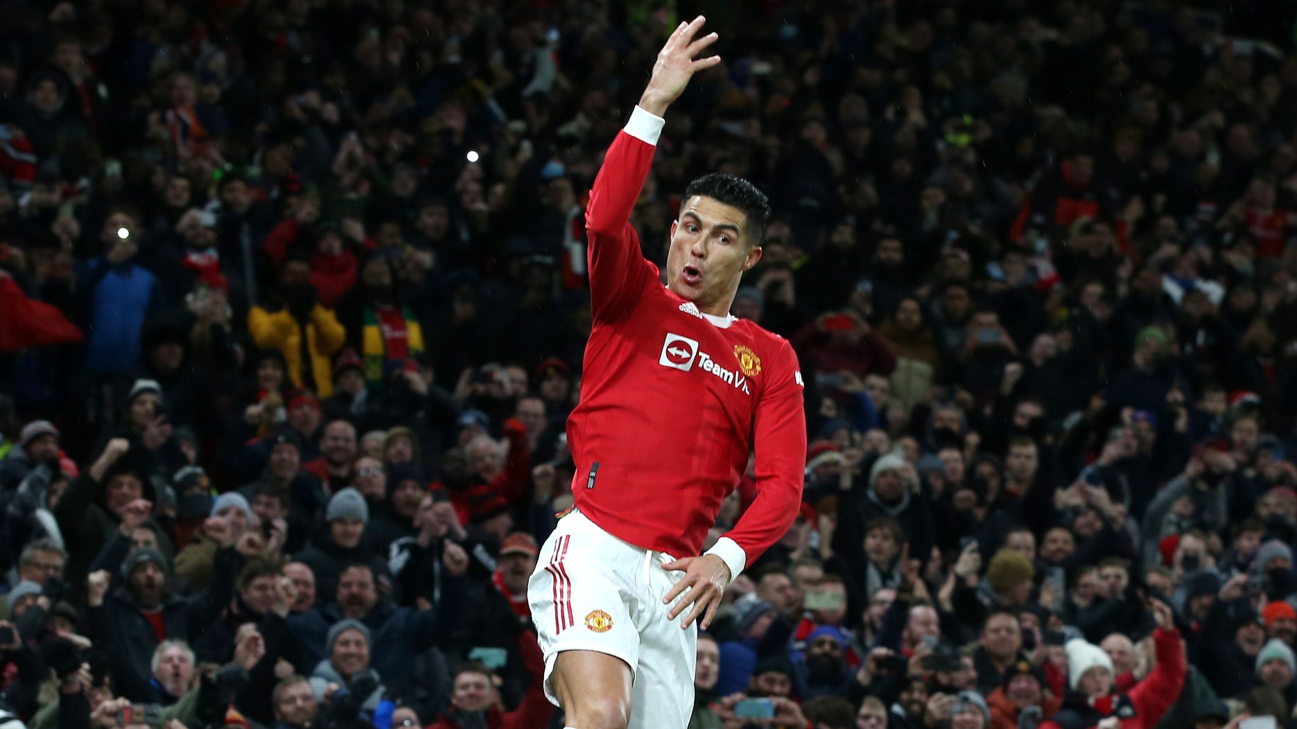 Ronaldo saves United's blushes after goalie gaffe