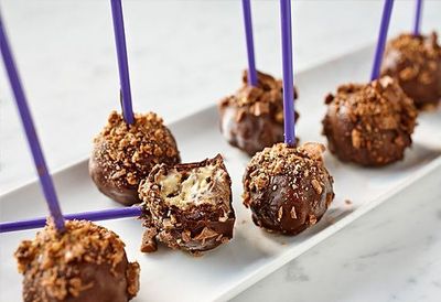 <a href="http://kitchen.nine.com.au/2016/05/05/15/12/crunchie-chocolate-icecream-pops" target="_top">Crunchie chocolate ice-cream pops<br>
<br>
</a>