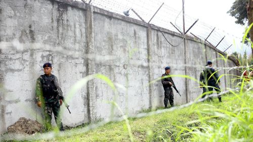 Rebels free more than 150 inmates in Philippines jail raid