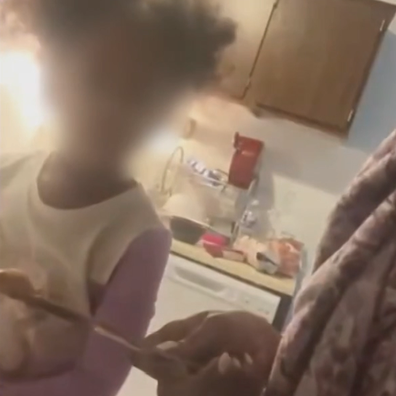 Judge reprimands single mother for making a sandwich in court