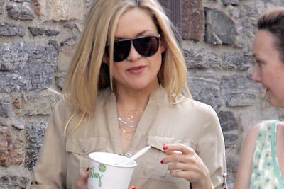 Kate Hudson just can't bring herself to go the full whammy...opting for frozen yoghurt rather than ice cream.