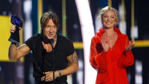 Keith Urban accepts the award for male video of the year for "Blue Ain't Your Color" at the CMT Music Awards. (AAP)