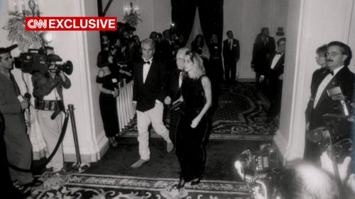Jeffrey Epstein, Donald Trump'ın 1993 düğününde.