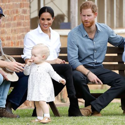 The Duke and Duchess meet the smallest member of the Woodley family, 17 October 2018