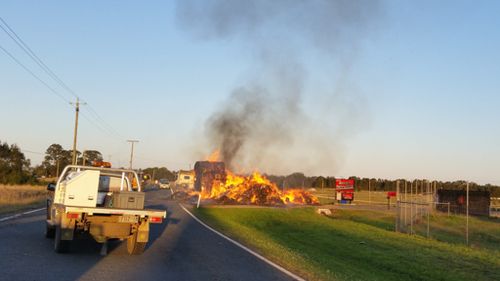 The fire initially  blocked traffic. (Supplied / Donna Burton)