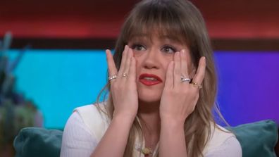 Kelly Clarkson crying