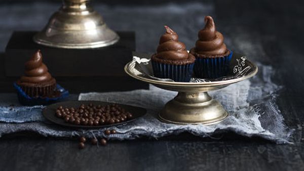 Tiny chocolate fudge cakes