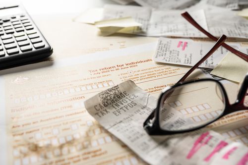 Recibos e declaração de imposto.