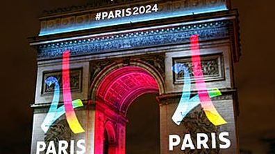Arc de Triomphe with Paris 2024 logo (Getty)