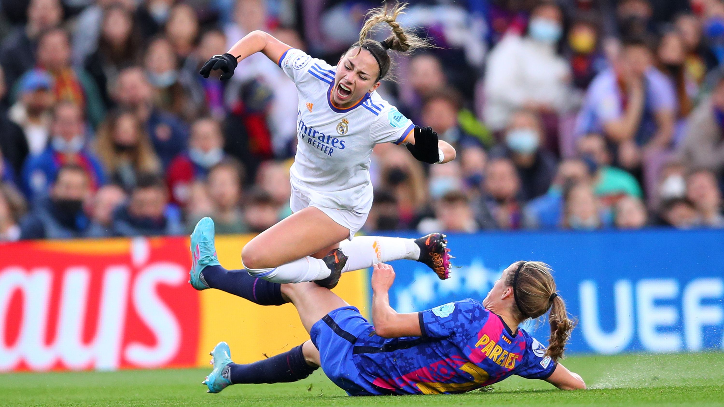 Record attendance: 91,553 watch women's football game in Barcelona