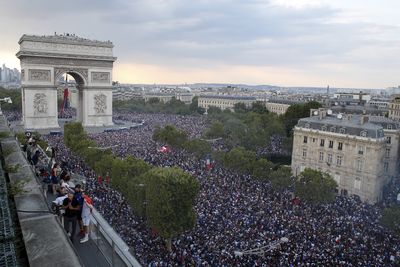 Thousands pack out Paris