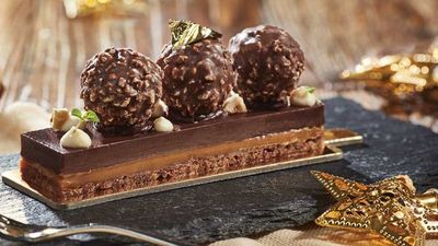 <a href="http://kitchen.nine.com.au/2016/12/15/12/37/the-rocher-delight-bar-with-salted-caramel-and-hazelnut-ganache" target="_top">The Rocher delight bar with salted caramel and hazelnut ganache</a>