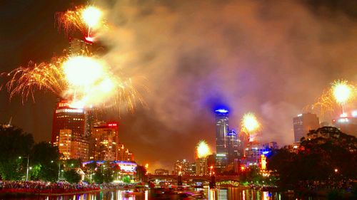 Half a million gather to see Melbourne light up for 2015