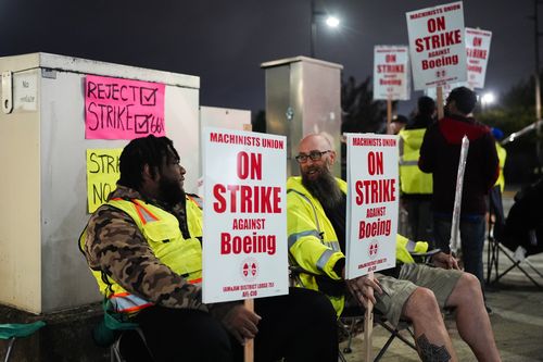 Boeing workers picket