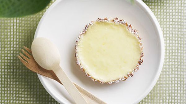 Baked goat's curd and lemon tartlets with blackberry and honey ice-cream