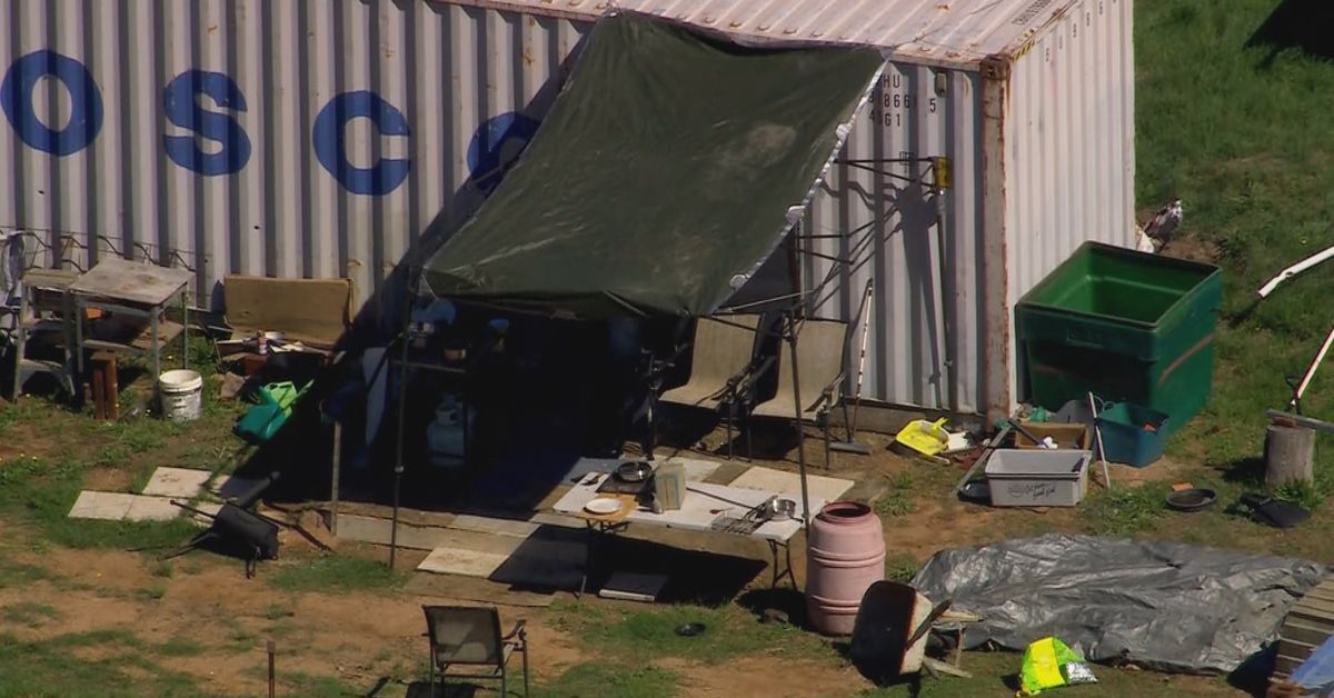 Dezi Freeman 'clearly' had help on the run, ex-detective says