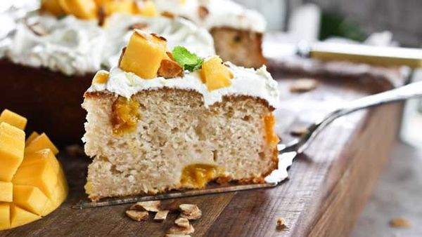 Mango and yoghurt cake