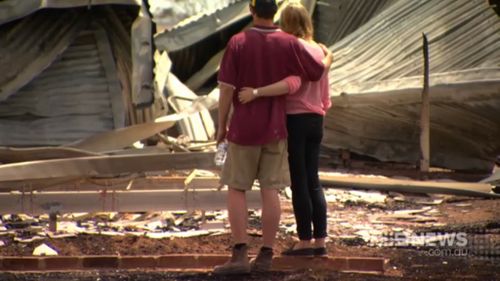 Pinery bushfire victims survey the damage. (9NEWS)