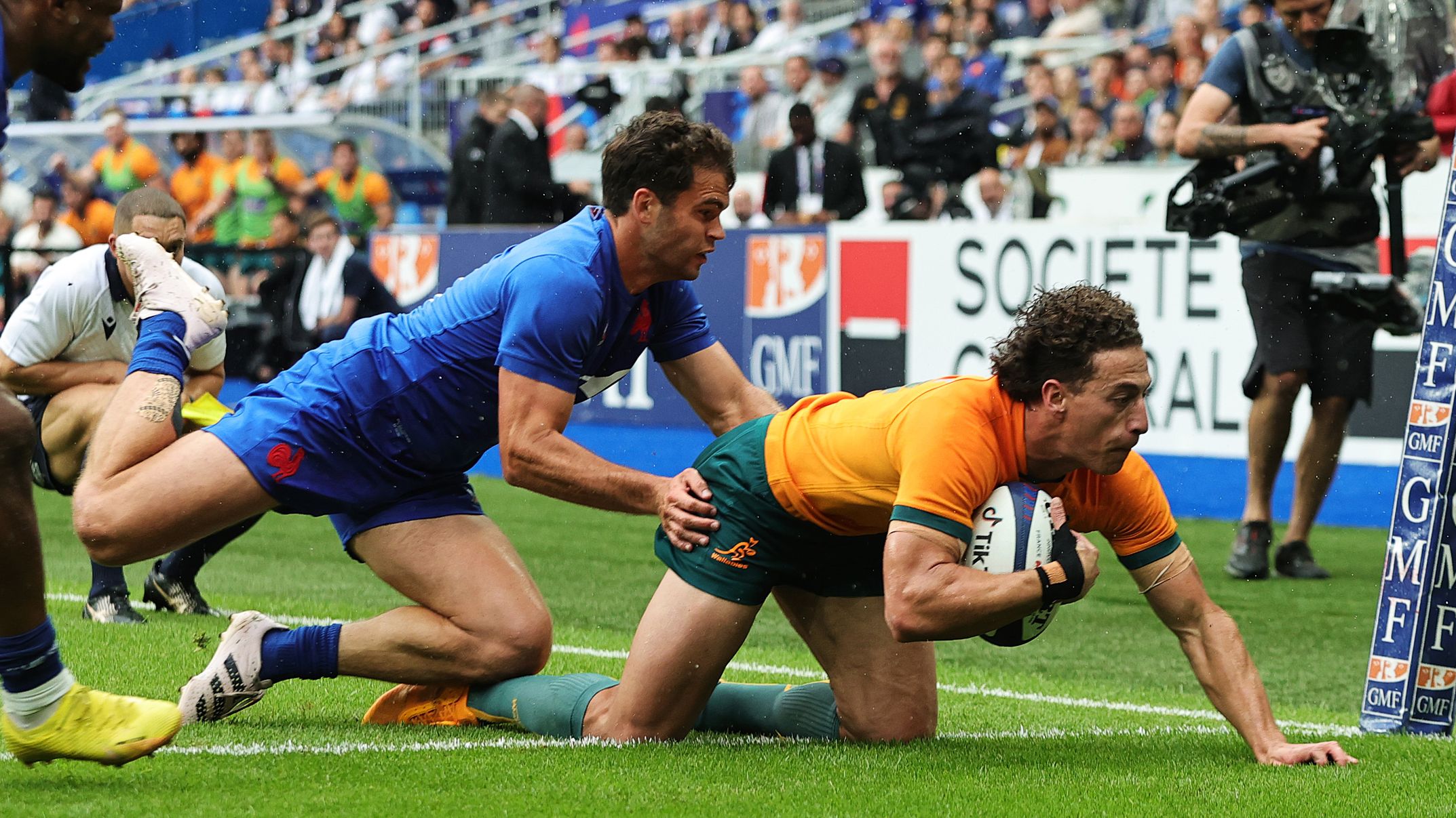 Mark Nawaqanitawase of Australia scores the team&#x27;s first try during the against France at Stade de France.