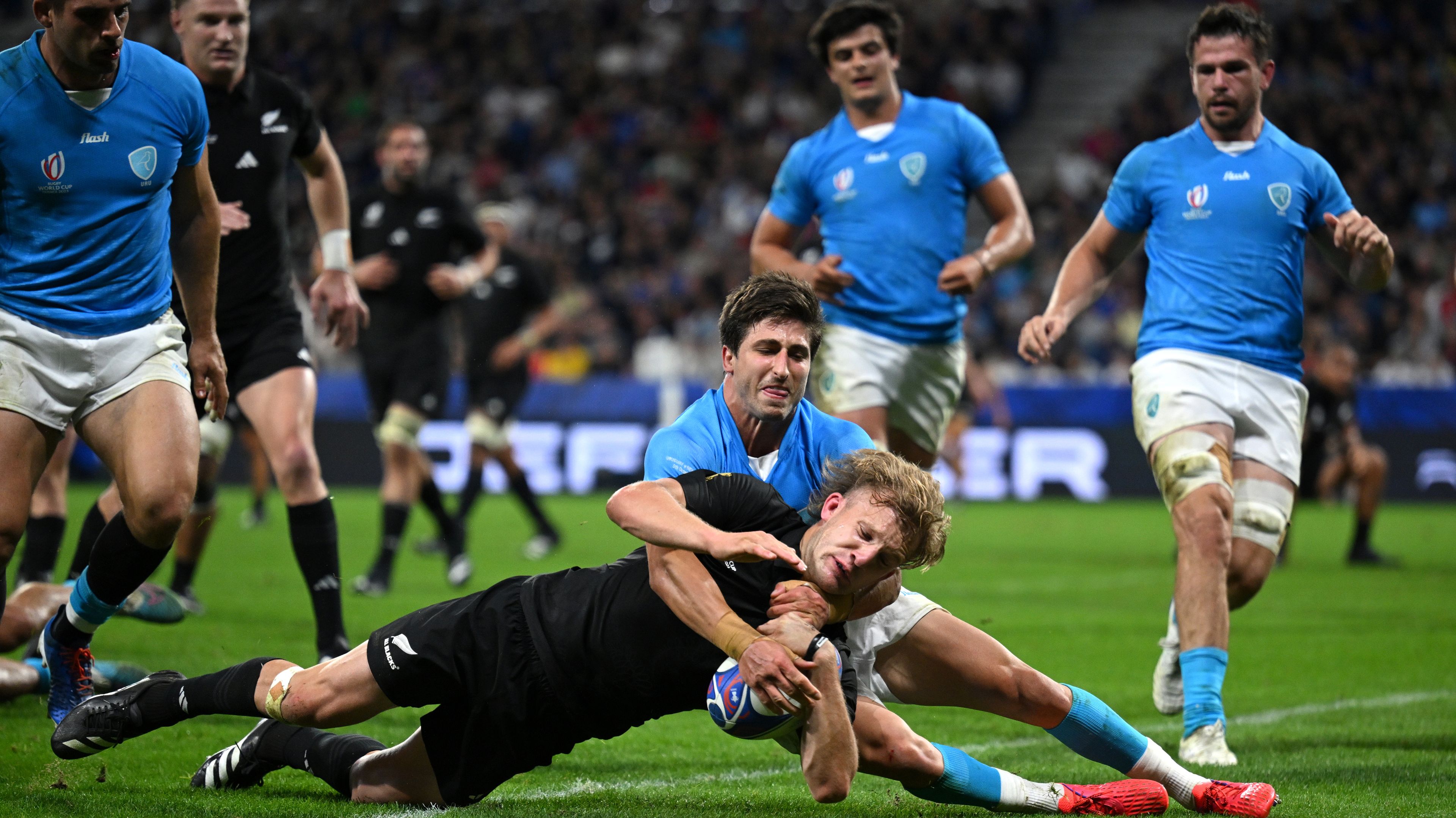 Damian McKenzie of New Zealand scores his team&#x27;s first try.