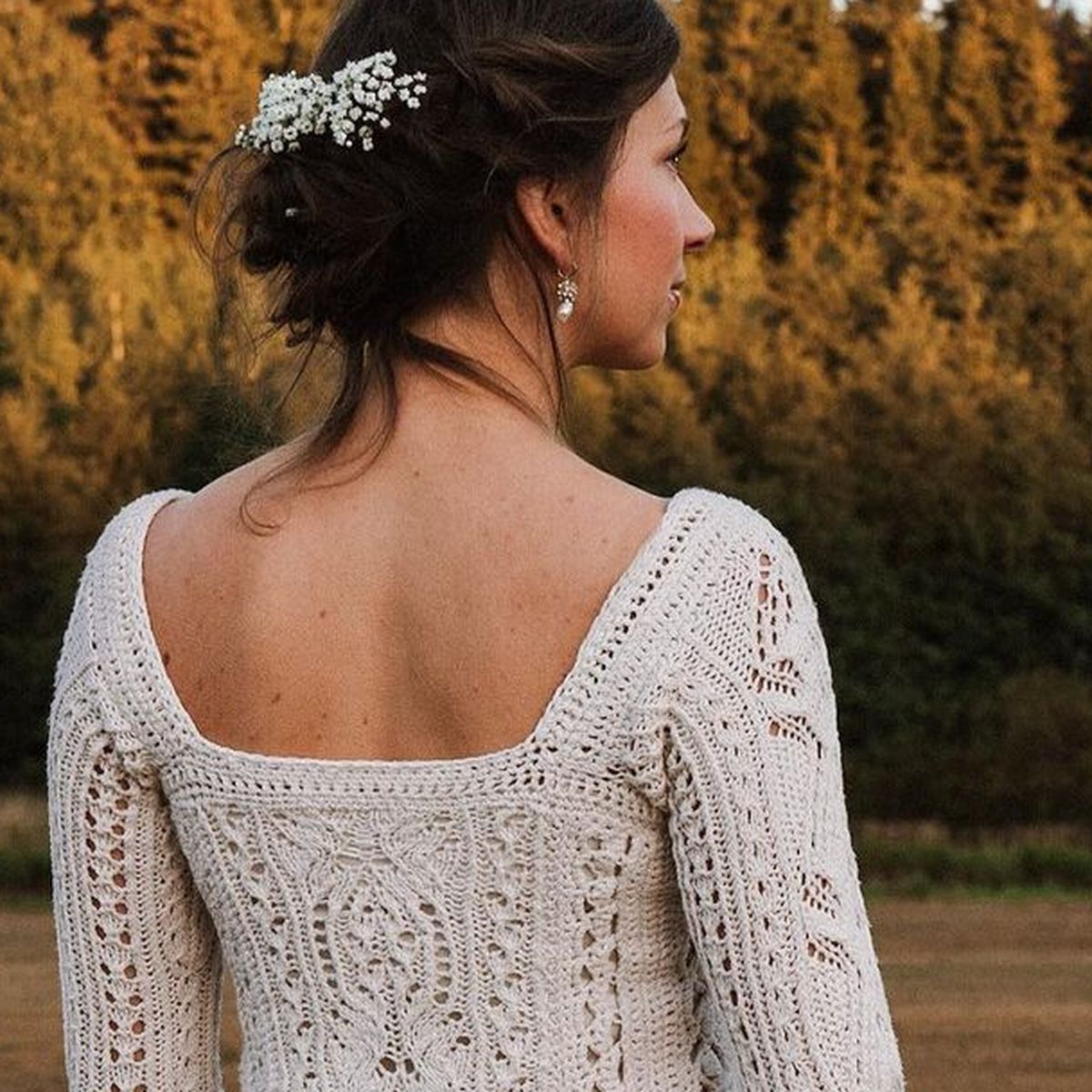Bride spends 200 hours knitting wedding dress for $290: 'So precious and  unique' - 9Style