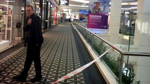 Police guard the scene at Westfield Parramatta. (Twitter/Michelle Taverniti)