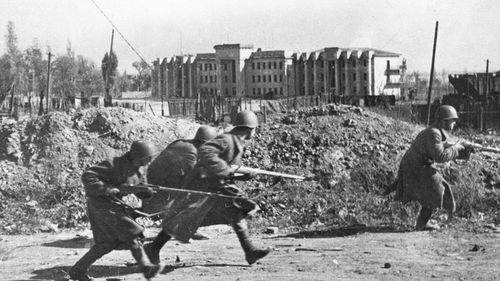 An image captured of Soviet soldiers fighting in the streets of Stalingrad in October 1942.