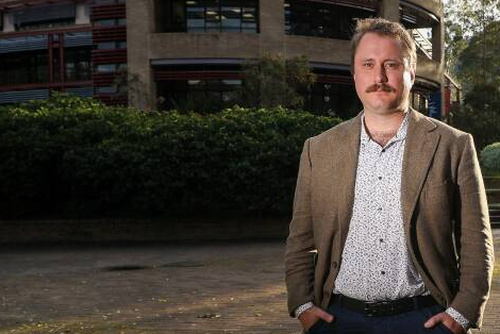 Dr. Jonathon Mackay, secretário da filial do NTEU e acadêmico na Escola de Negócios da Universidade de Wollongong.