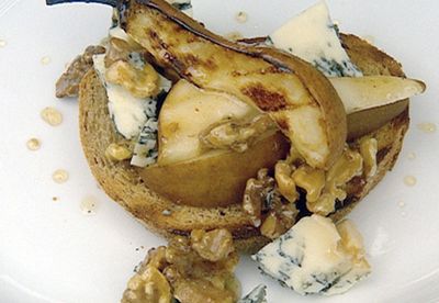 Barbecue pears, honey walnuts and blue cheese