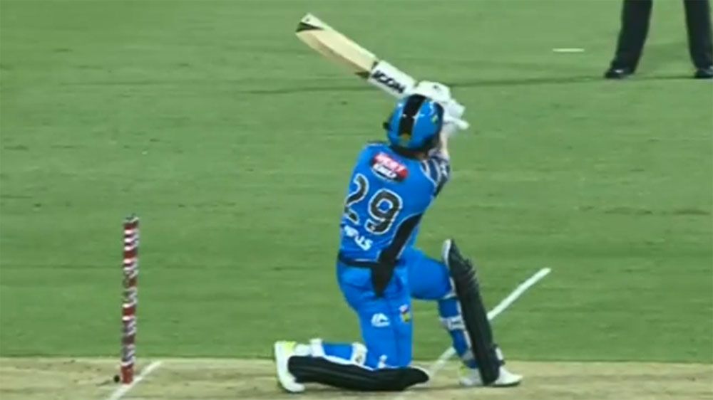 Jonathan Wells smashes 104m six against Sydney Sixers in BBL clash at SCG