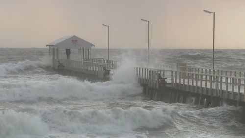 ADELAIDE massive wind gusts cause big tides 