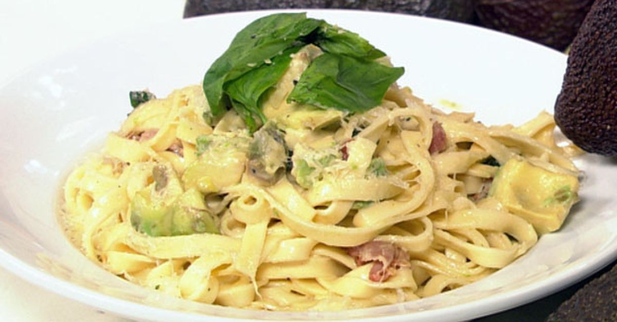 Creamy Bacon Avocado Fettuccine 9kitchen