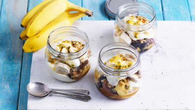 Recipe: <a href="http://kitchen.nine.com.au/2017/09/13/17/30/breakfast-banana-trifle-jars" target="_top">Breakfast banana trifle jars</a>