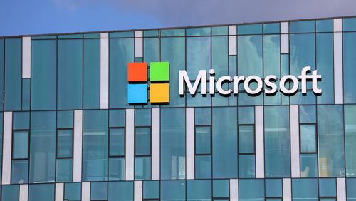 A Microsoft diz que está demitindo cerca de 9.000 trabalhadores, sua segunda demissão em massa em meses e a maior em mais de dois anos. A gigante da tecnologia começou a enviar avisos de demissão na quarta-feira (quinta-feira AEST) que atingiram o negócio de videogames Xbox da empresa e outras divisões.
