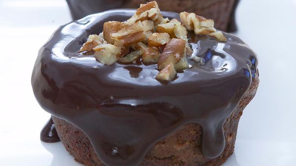 Chocolate pecan cakes